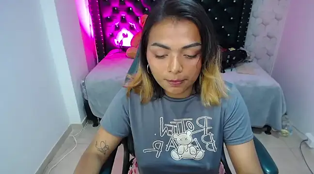 madelein m online show from February 7, 2025, 4:03 pm