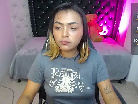 madelein m online show from February 20, 2025, 7:30 pm