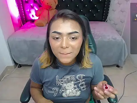 madelein m online show from February 24, 2025, 7:19 pm