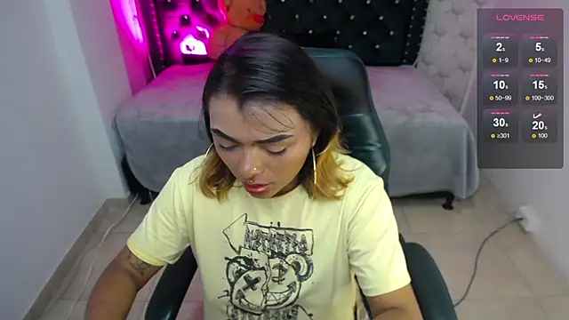 madelein m online show from February 26, 2025, 7:27 pm