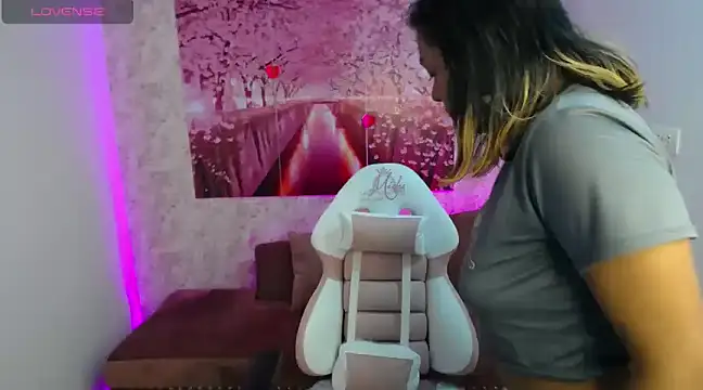 madelein m online show from March 12, 2025, 12:47 pm