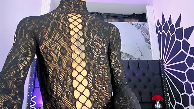 EthaanCox online show from April 5, 2026, 9:23 pm