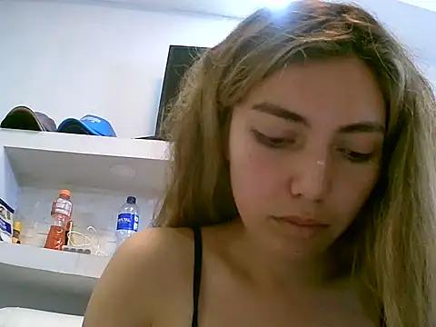 Snapshot of VittoriaTaylor chatting on April 18, 2026, 8:20 pm VittoriaTaylor online show from April 18, 2026, 8:20 pm