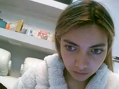 Snapshot of VittoriaTaylor chatting on May 6, 2026, 10:42 am VittoriaTaylor online show from May 6, 2026, 10:42 am