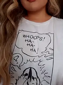 monicavictoria1301 online show from November 21, 2025, 7:45 pm