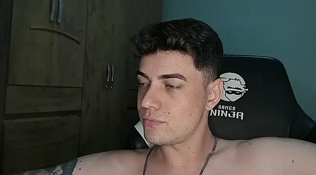 Snapshot of Dyllan__ chatting on January 24, 2025, 1:45 am Dyllan online show from January 24, 2025, 1:45 am