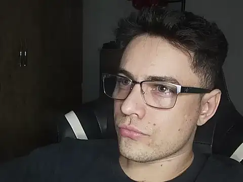 Snapshot of Dyllan__ chatting on October 14, 2025, 1:50 am Dyllan online show from October 14, 2025, 1:50 am