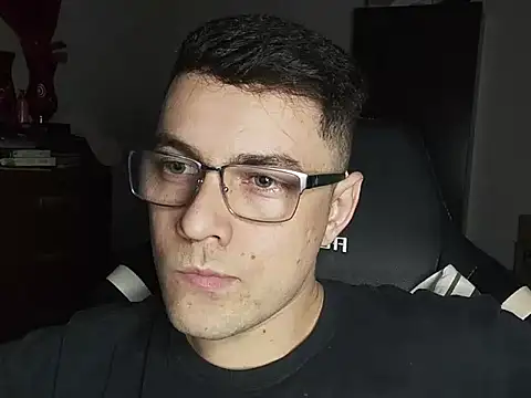 Snapshot of Dyllan__ chatting on October 20, 2025, 1:50 am Dyllan online show from October 20, 2025, 1:50 am