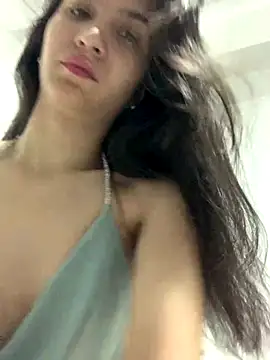 Bella still online show from September 16, 2025, 12:50 pm