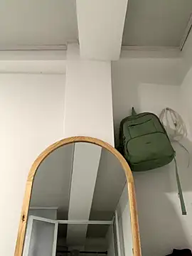 Bella still online show from October 7, 2025, 1:08 pm