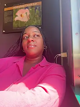 xoxoHotCoCo online show from April 18, 2026, 4:44 pm