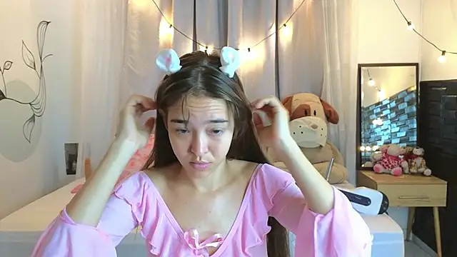 SERAFINA  online show from December 4, 2025, 11:30 am