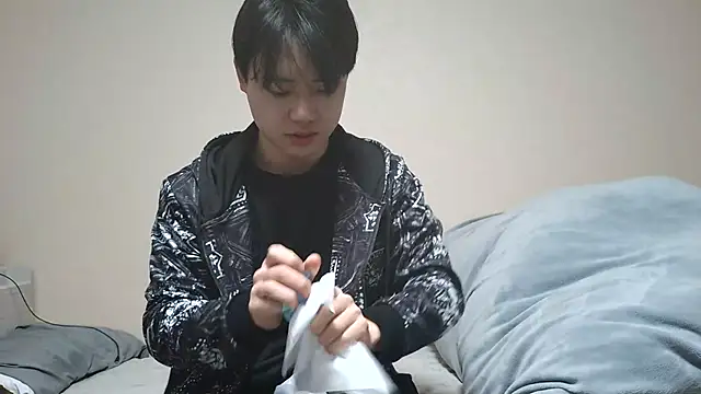 nunnun00 online show from March 8, 2025, 3:39 am