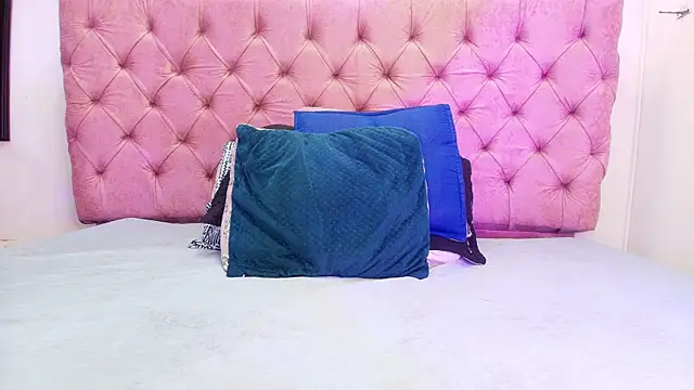 Auroraa miller online show from September 27, 2025, 11:59 am