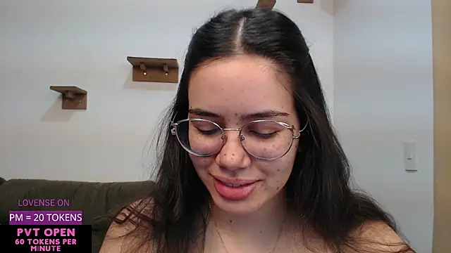 Snapshot of crystalll_room chatting on September 14, 2025, 5:28 am crystalll room online show from September 14, 2025, 5:28 am