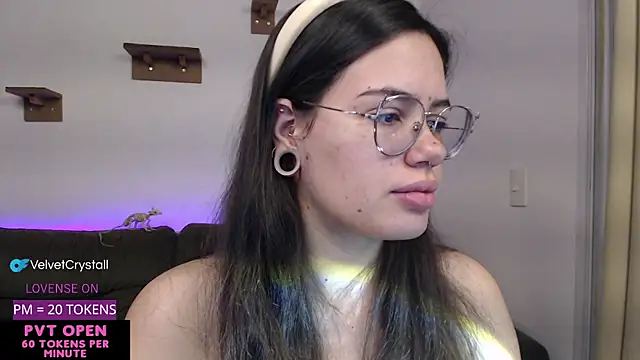 Snapshot of crystalll_room chatting on October 1, 2025, 5:57 am crystalll room online show from October 1, 2025, 5:57 am