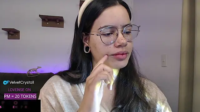 Snapshot of crystalll_room chatting on October 26, 2025, 7:36 am crystalll room online show from October 26, 2025, 7:36 am