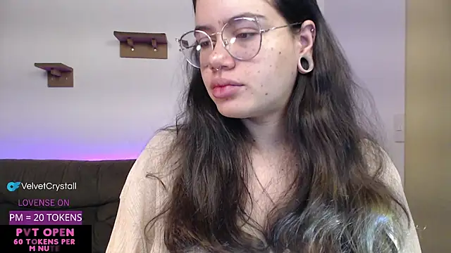 Snapshot of crystalll_room chatting on November 12, 2025, 6:25 am crystalll room online show from November 12, 2025, 6:25 am