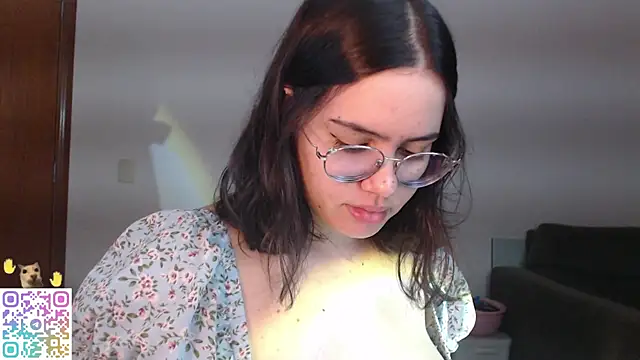 crystalll room online show from July 23, 2026, 2:09 am