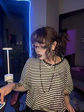 Snapshot of NanaGameplays707 chatting on June 19, 2026, 4:06 am NanaGameplays707 online show from June 19, 2026, 4:06 am