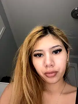 emilyslut2005 online show from November 21, 2025, 6:23 am