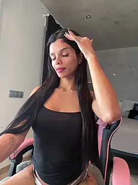 Snapshot of Rosariolovex chatting on February 19, 2025, 4:00 pm Rosariolovex online show from February 19, 2025, 4:00 pm