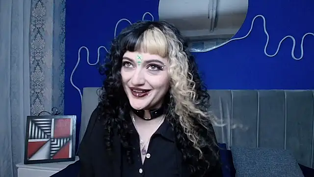 JeanneSabatier online show from June 3, 2026, 8:03 pm