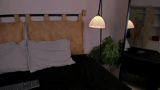 hannah brady online show from September 23, 2025, 9:40 pm