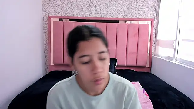 Connie Bell online show from December 20, 2025, 7:43 pm