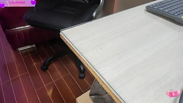 VioletParkker online show from February 6, 2025, 11:32 am