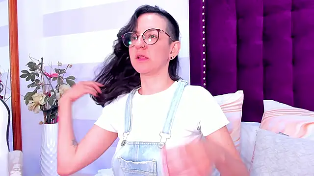 Snapshot of ana_liebert chatting on February 25, 2025, 1:06 pm ana liebert online show from February 25, 2025, 1:06 pm