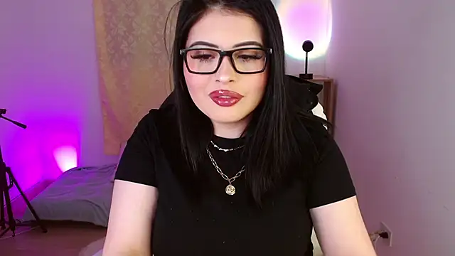 isabella1616 online show from September 19, 2025, 3:08 am