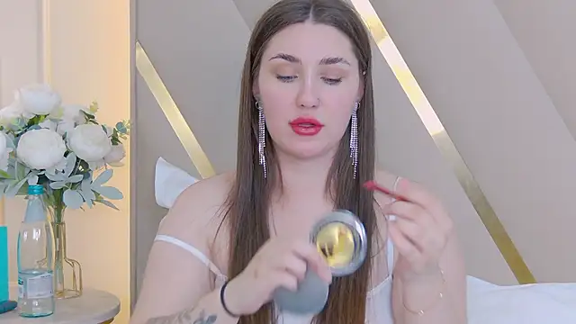 KiraBarlows online show from September 10, 2025, 8:42 pm