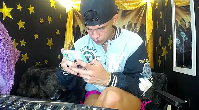 Snapshot of SoyAntho_ABR chatting on January 19, 2025, 2:25 am SoyAntho ABR online show from January 19, 2025, 2:25 am