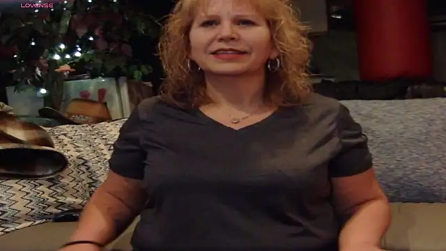 Snapshot of Badgirlpr2 chatting on March 9, 2025, 5:44 am Badgirlpr2 online show from March 9, 2025, 5:44 am