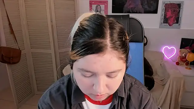 Snapshot of DiaAngell chatting on September 23, 2025, 5:21 am DiaAngell online show from September 23, 2025, 5:21 am