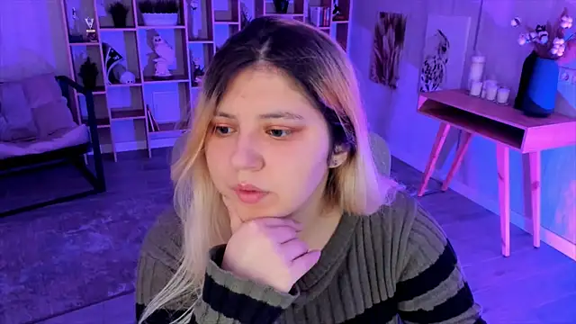 Snapshot of DiaAngell chatting on October 17, 2025, 8:00 pm DiaAngell online show from October 17, 2025, 8:00 pm