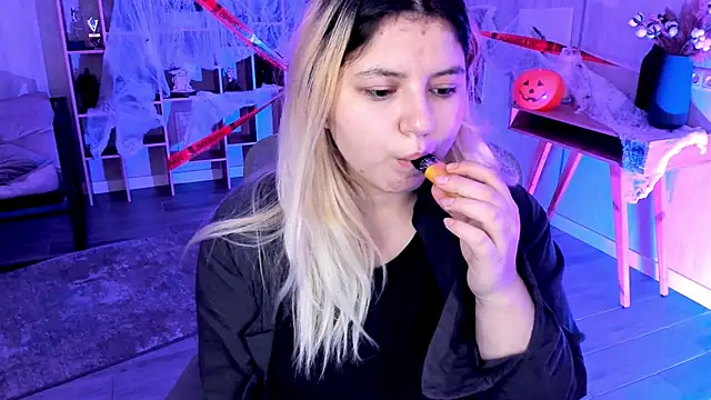 Snapshot of DiaAngell chatting on November 1, 2025, 8:00 pm DiaAngell online show from November 1, 2025, 8:00 pm