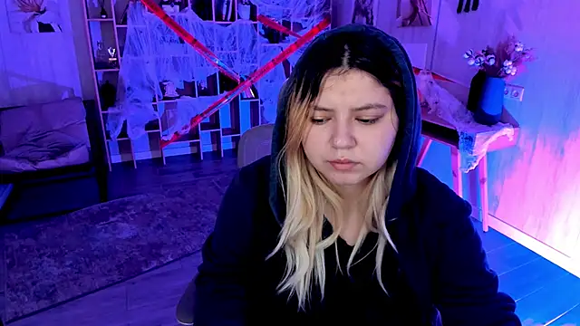 Snapshot of DiaAngell chatting on November 2, 2025, 10:56 pm DiaAngell online show from November 2, 2025, 10:56 pm