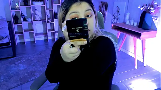 Snapshot of DiaAngell chatting on November 5, 2025, 7:36 pm DiaAngell online show from November 5, 2025, 7:36 pm