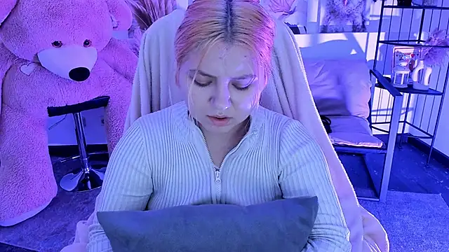 Snapshot of DiaAngell chatting on November 24, 2025, 6:51 pm DiaAngell online show from November 24, 2025, 6:51 pm