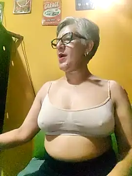 ilonna2025 online show from March 2, 2025, 10:16 pm