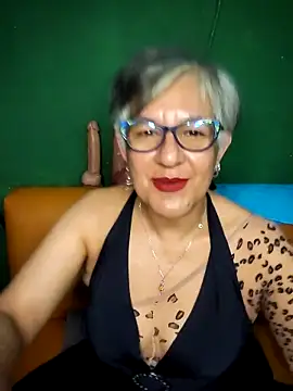 ilonna2025 online show from November 30, 2025, 11:42 pm