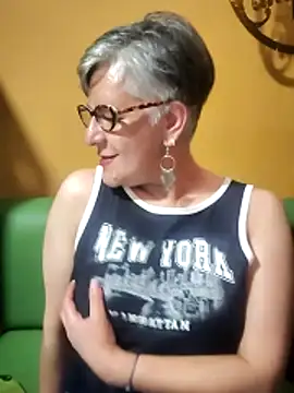 ilonna2025 online show from March 25, 2026, 12:05 am