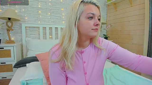 Misty  Fox online show from March 15, 2025, 3:07 am