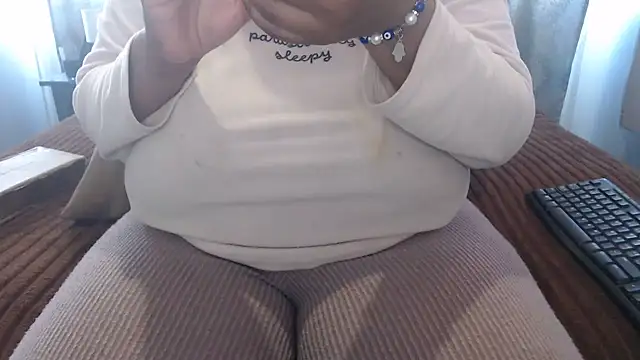 BUBBLYBUNNYxx online show from June 23, 2026, 5:27 am