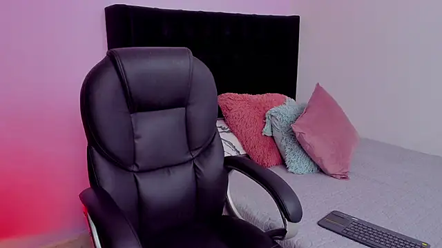 Paulina Lopezz online show from March 6, 2026, 8:38 pm