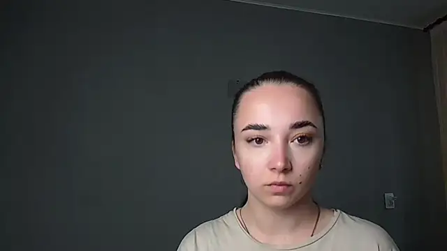Eva Gloryy online show from May 14, 2026, 6:31 am