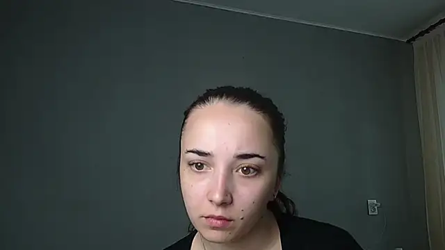 Eva Gloryy online show from May 27, 2026, 9:39 am