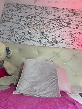 Lili  taylor online show from April 4, 2026, 7:22 pm